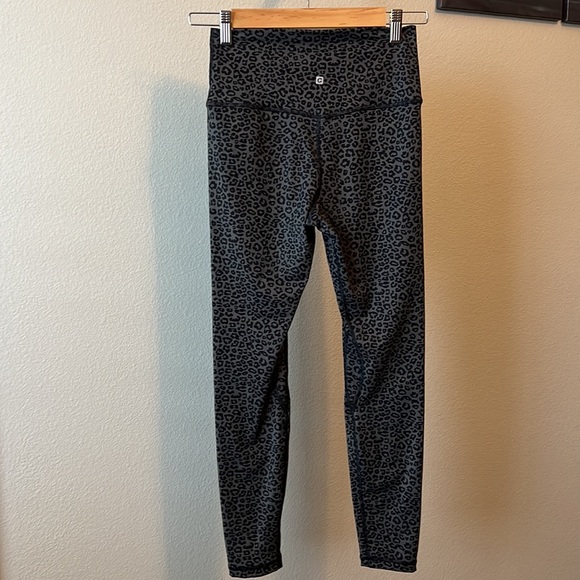 CAROVIA Women's Black/Grey Cheetah Print High Waisted Yoga Leggings Size Small - Picture 5 of 11